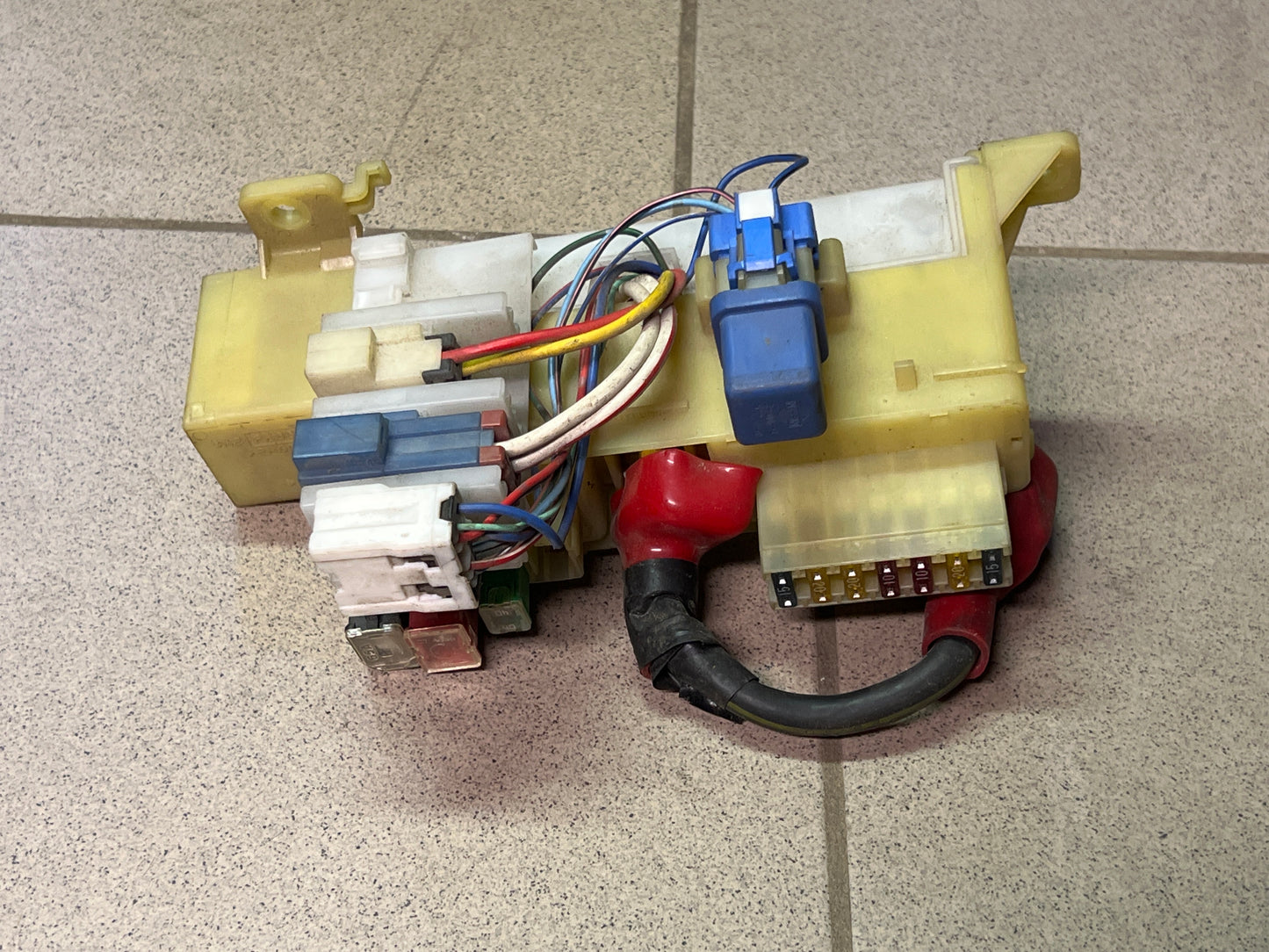 R33 Fusebox REAR - USED
